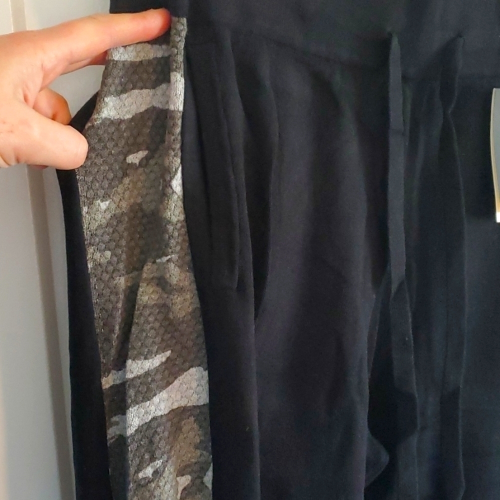 NWT REVOLVE Monrow Black Cashmere blend Vintage Sweats with Camo Stripe